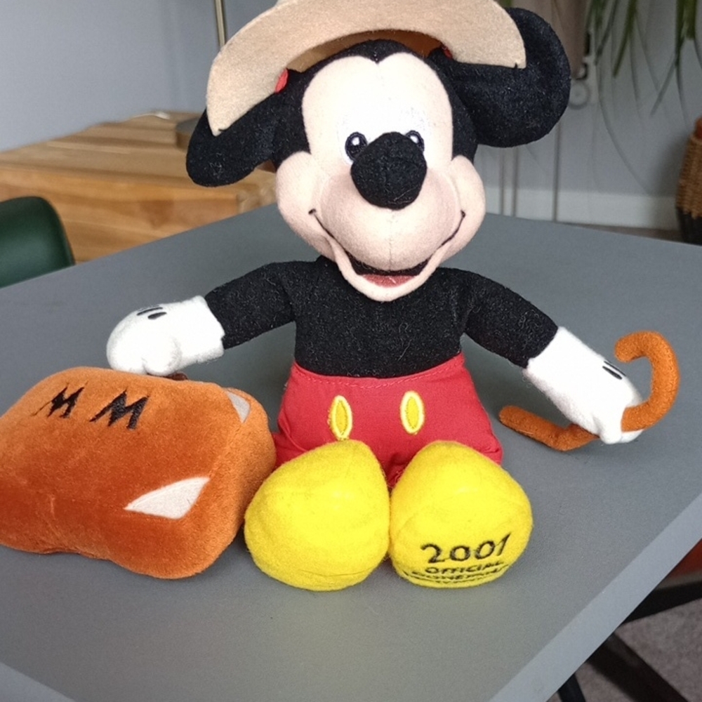 Mickey Mouse *** Plush with Accessories, Pre-owned Excellent Condition